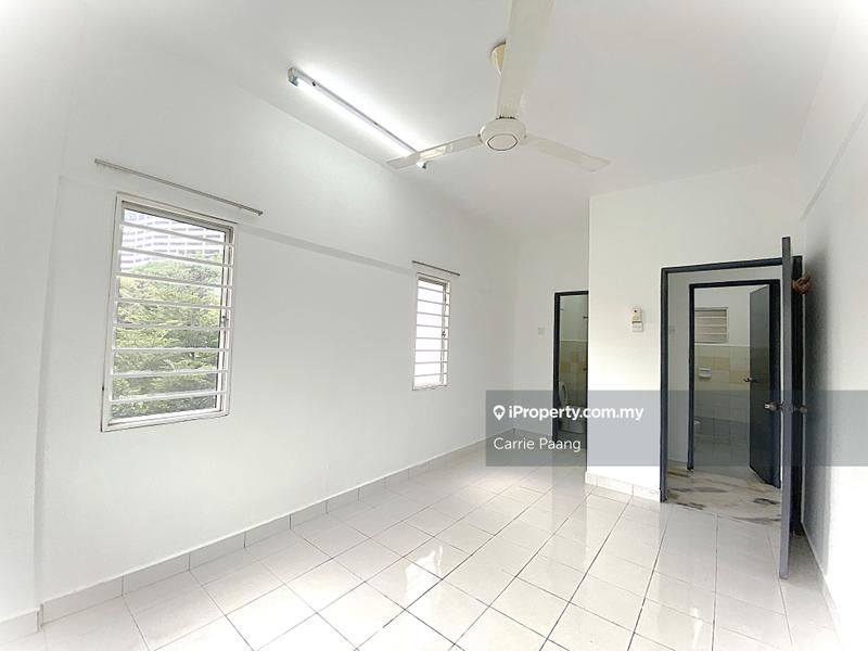 Condominium for Rent in Nusa Mewah Villa Condominium by Carrie Paang - master bedroom - iProperty.com.my
