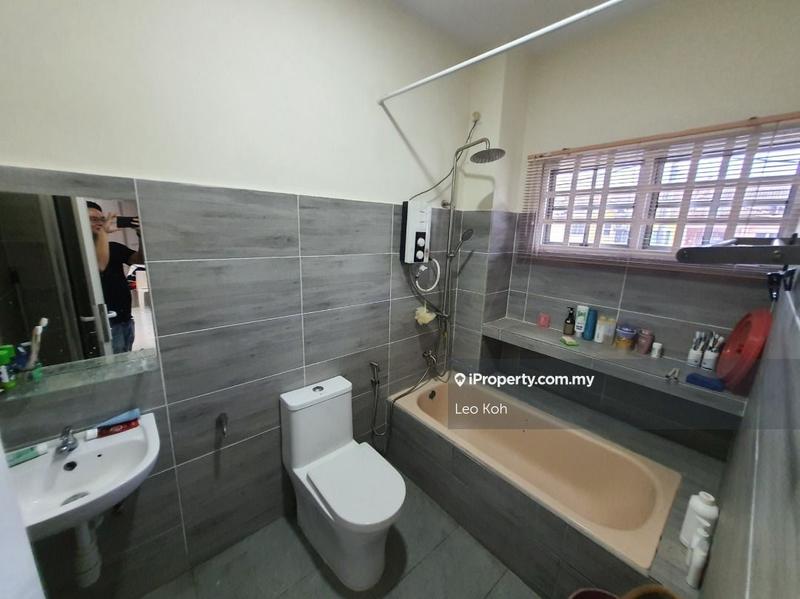 Rumah Berangkai 2 Tingkat untuk Dijual di Taman Serdang Raya, Seri Kembangan oleh Leo Koh - iProperty.com.my