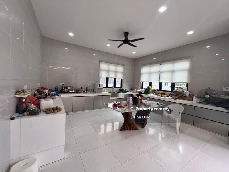 Bungalow House for Sale in Bluwater Estate, Seri Kembangan by Elaine Ding - iProperty.com.my