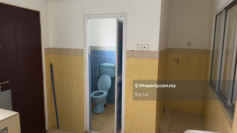 Rumah Teres 2-Tingkat untuk Dijual di Lestari Putra, Seri Kembangan oleh Roy Lai - iProperty.com.my