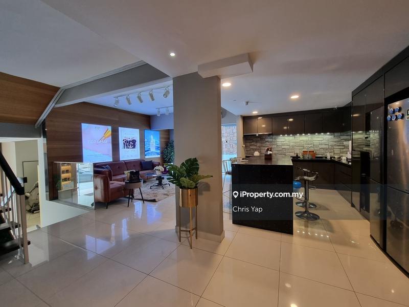 For Rent - BANGSAR Jalan Maarof 2sty Bungalow build up l/a 7000sf Face Main road Prime Location