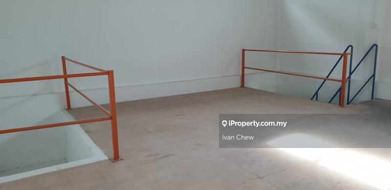 Kilang Teres untuk Dijual di End Lot 3 Storey Link Factory, Seri Kembangan oleh Ivan Chew - iProperty.com.my