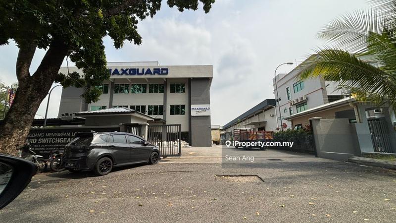 For Rent - CORNER factory, Facing Main Road, High Exposure, With CF, Kota Kemuning