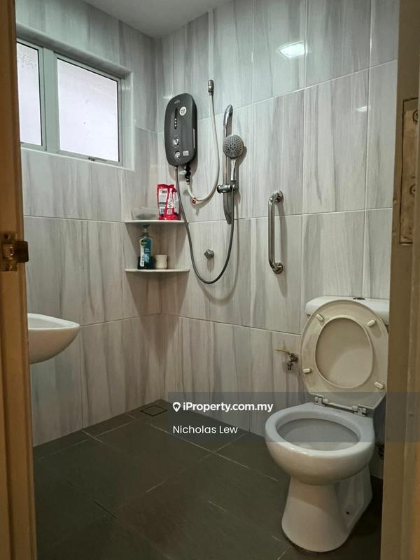 Condominium for Rent in Bayan Villa, Seri Kembangan by NK Lew - Bathroom - iProperty.com.my
