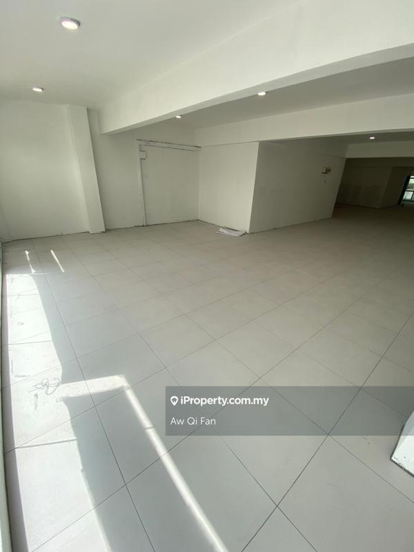 For Rent - Same Row With Brew House , Bandar Puteri Puchong , Prime Location , Amble Parking