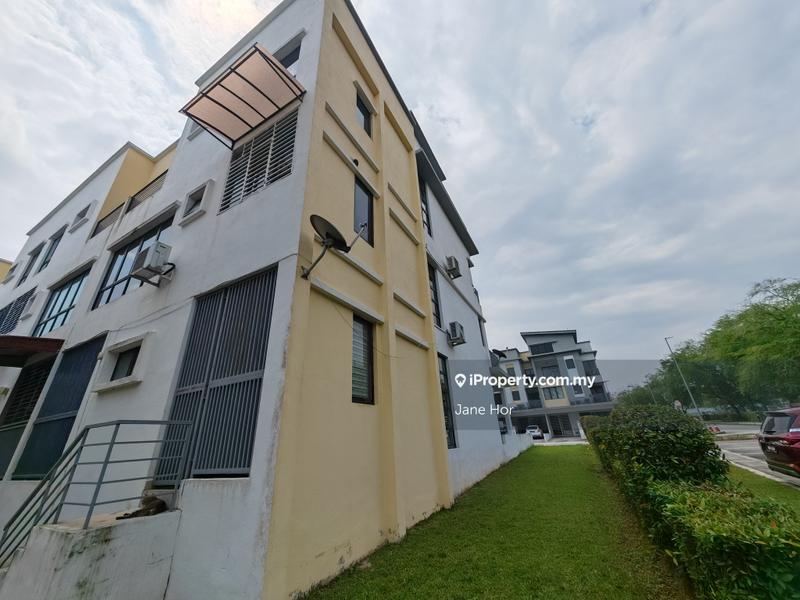 Townhouse for Sale in 16 Sierra, Puchong by Jane Hor - iProperty.com.my