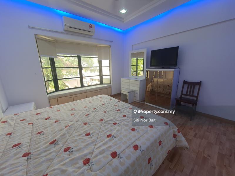 Rumah Bandar untuk Dijual di Ampang Hilir, Ampang oleh Siti Beeb - iProperty.com.my