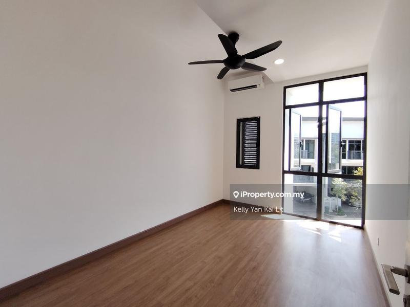 Rumah Teres 3-Tingkat untuk Dijual di Park Residence, Seri Kembangan oleh Kelly Yan Kai Lit - iProperty.com.my
