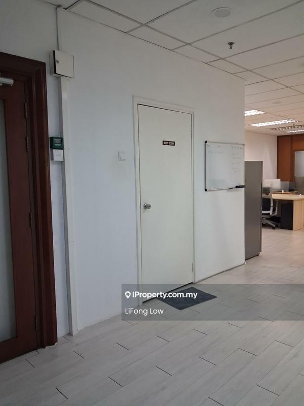 Pejabat untuk Disewa di Damansara Intan, Petaling Jaya oleh Li Fong - entrance to toilet - iProperty.com.my