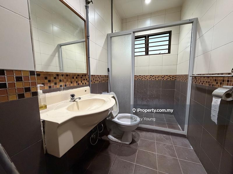 Rumah Berkembar untuk Dijual di Bandar Sungai Long, Selangor oleh Stacy Young - iProperty.com.my