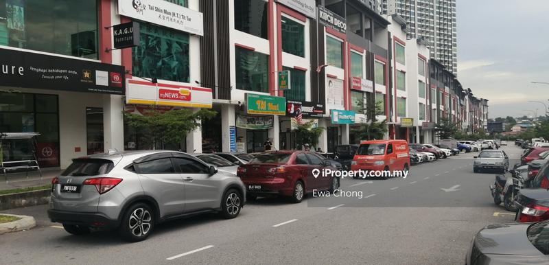 For Sale - Balakong Menara Simfoni 4 Story Shop with Lift with ROI 4.4%
