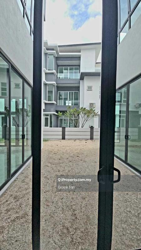 Bungalow House for Sale in Taman Equine, Seri Kembangan by Grace Tan - Exterior - iProperty.com.my