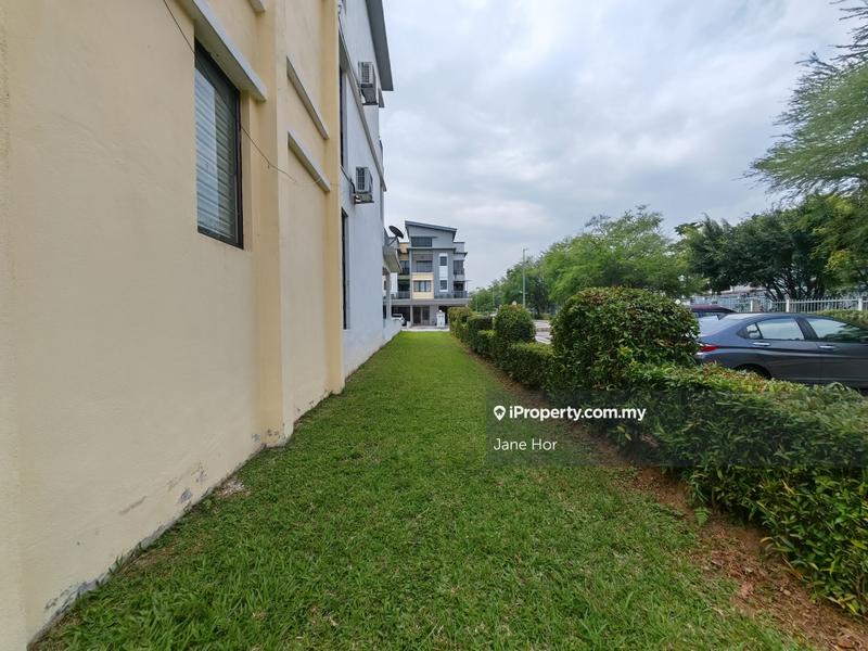 Townhouse for Sale in 16 Sierra, Puchong by Jane Hor - iProperty.com.my