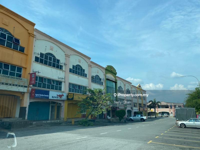 Shop for Sale in Serdang, Seri Kembangan by Terry Chan - iProperty.com.my