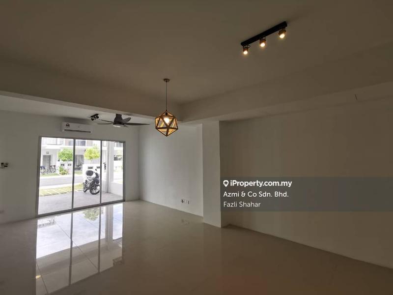 Rumah Berangkai 2 Tingkat untuk Dijual di Cybersouth, Casa View, Casa Green, Casa Woods, Cyberjaya oleh Fazli Shahar - iProperty.com.my