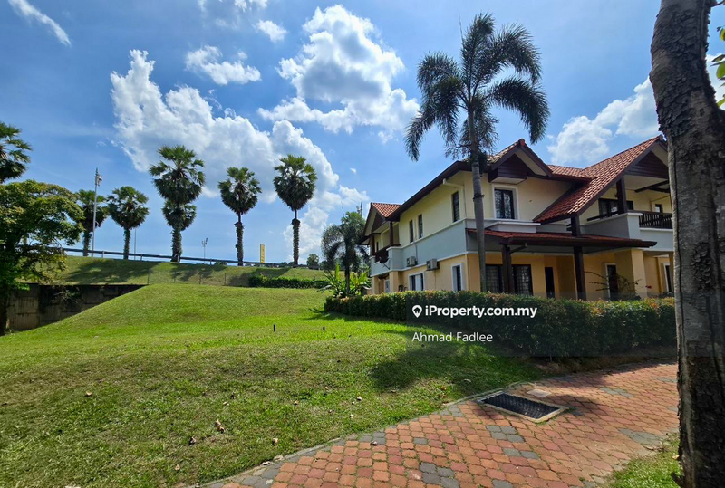 Banglo Tanah untuk Dijual di Presint 11, Presint 11 oleh Ahmad Fadlee - iProperty.com.my