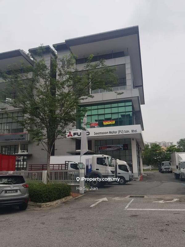 For Sale - Near to Glenmarie, Seksyen 26 Shah Alam 3 storey Semi D for sale!