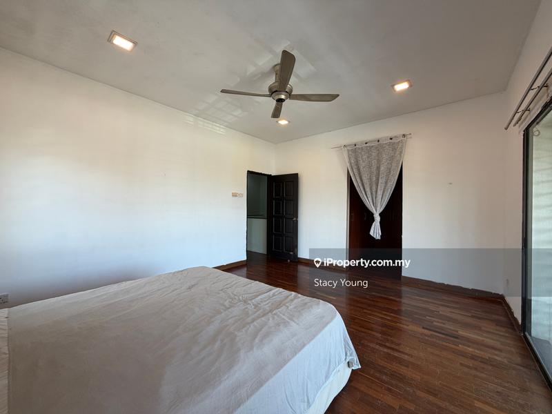 Rumah Berkembar untuk Dijual di Bandar Sungai Long, Selangor oleh Stacy Young - iProperty.com.my