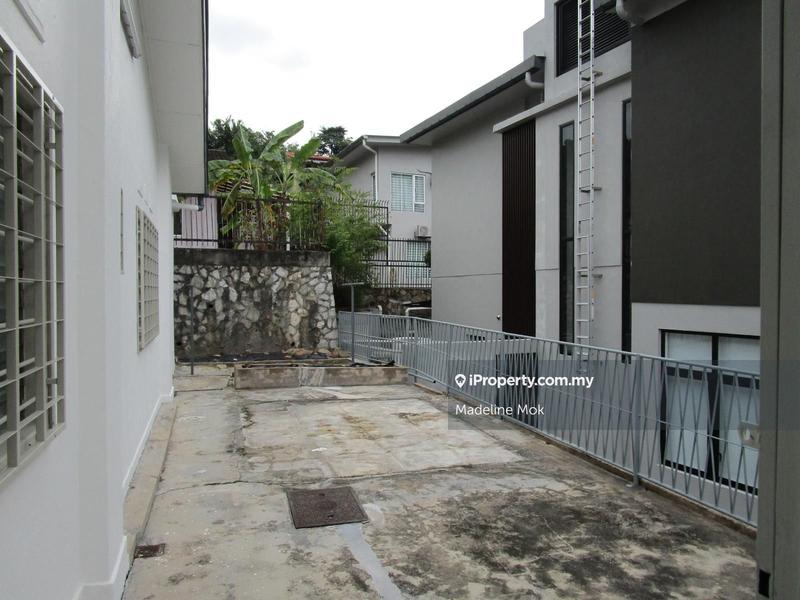 Banglo untuk Dijual di Taman Desa, Kuala Lumpur oleh Madeline Mok - Side Exterior - iProperty.com.my