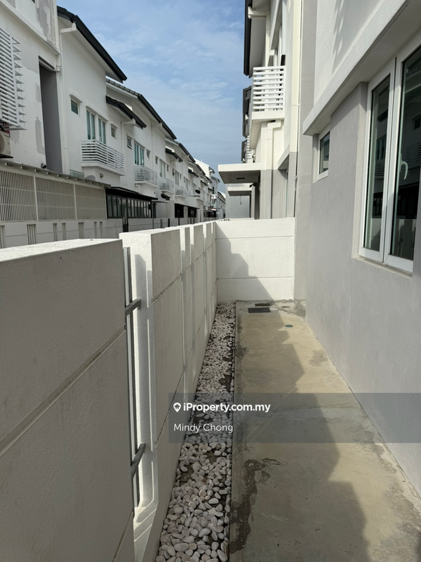 Rumah Berangkai 3 Tingkat untuk Dijual di Residensi Aurora @ Cybervalley, Cyberjaya oleh Mindy Chong - iProperty.com.my