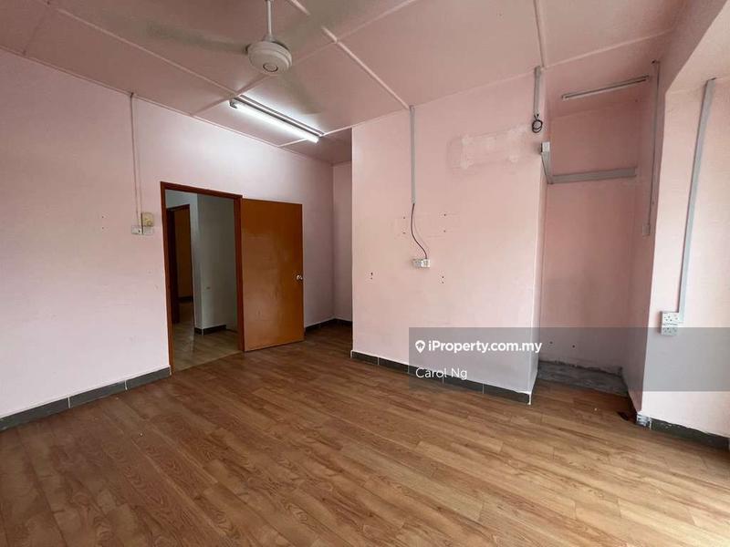 Rumah Berkembar untuk Dijual di Bandar Country Homes, Rawang oleh Carol Ng - iProperty.com.my