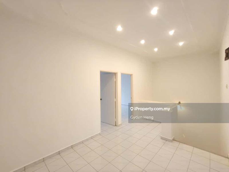 Rumah Teres 2-Tingkat untuk Dijual di Taman Desa Cemerlang, Ulu Tiram oleh Gyden Heng - iProperty.com.my