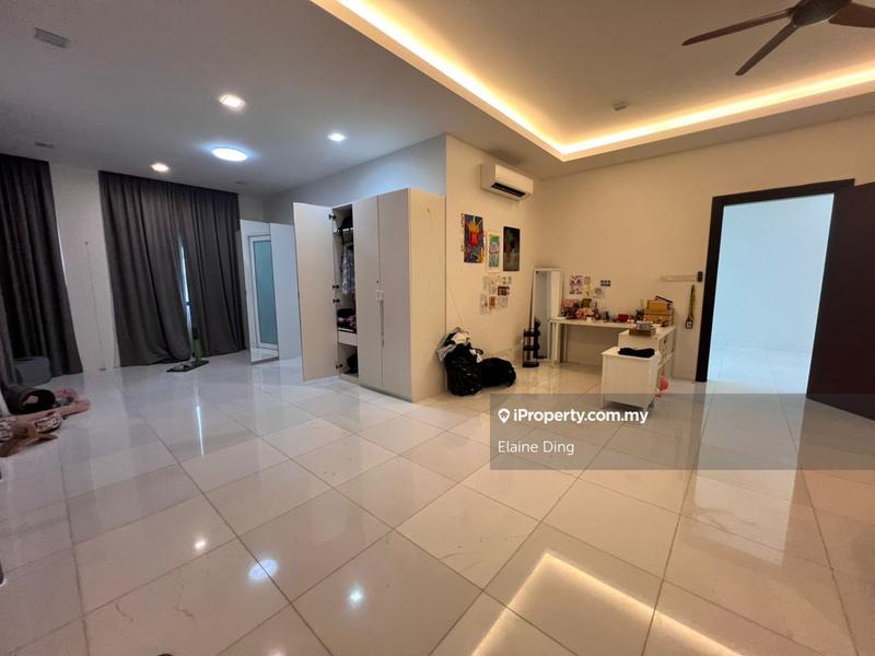 Bungalow House for Sale in Bluwater Estate, Seri Kembangan by Elaine Ding - iProperty.com.my