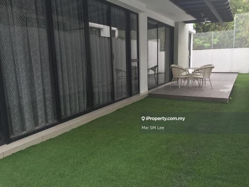 Twin Palms, Sungai Long 