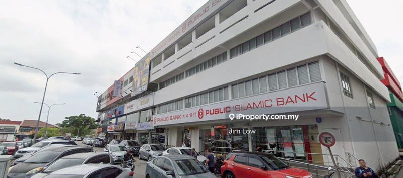 For Rent - Petaling Jaya , SS2 , PJ Corner unit Facing Main Road with Lift