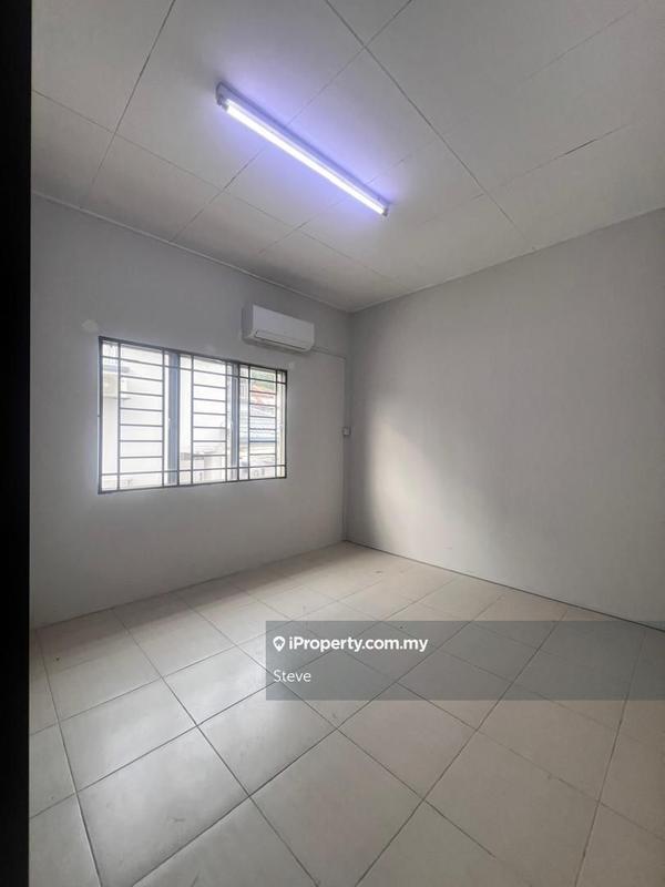 Rumah Berkembar untuk Dijual di Bandar Putra Permai, Seri Kembangan oleh Steve - iProperty.com.my