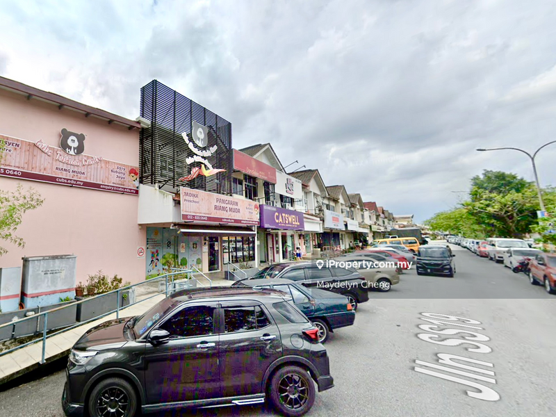 For Rent - 2-STOREY CORNER SHOP FACING MAINROAD