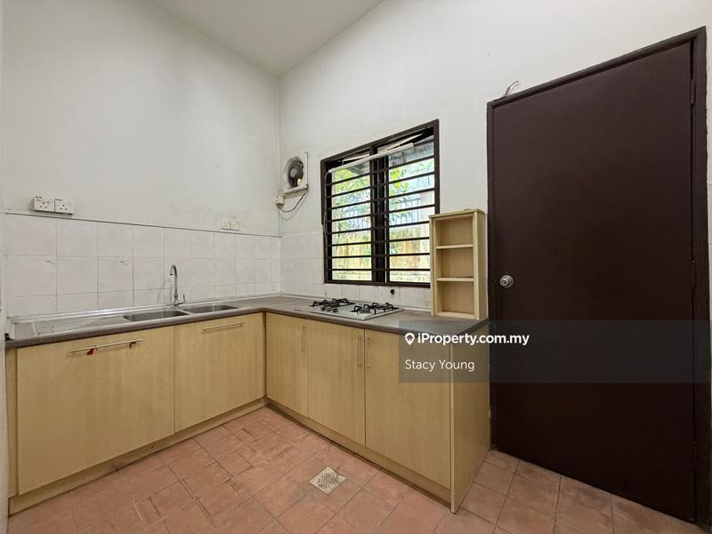 Rumah Berkembar untuk Dijual di Bandar Sungai Long, Selangor oleh Stacy Young - iProperty.com.my