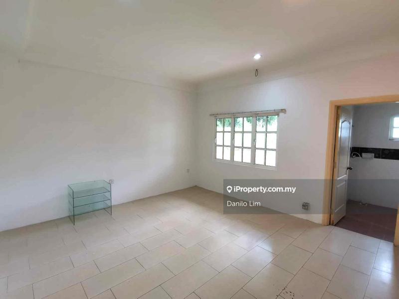 Bungalow House for Sale in College Heights Garden Resort, Setul by Danilo Lim - iProperty.com.my