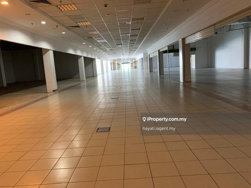 For Sale - Commercial Stand Alone Building @ Melaka with Huge Parking Space