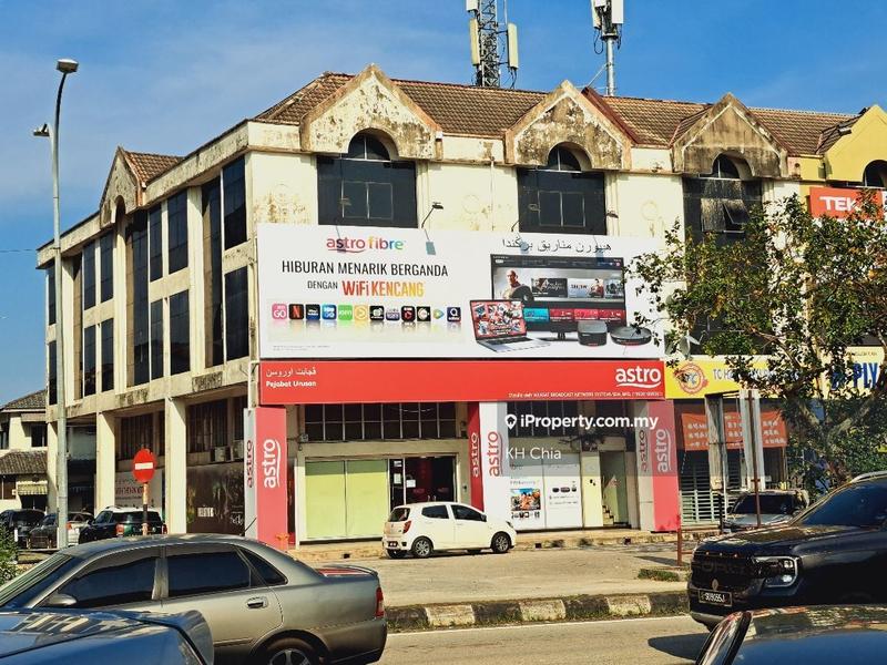 For Sale - AIR PUTIH