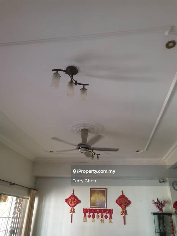 Rumah Teres untuk Dijual di Taman Serdang Jaya, Seri Kembangan oleh Terry Chen - Living Room - iProperty.com.my