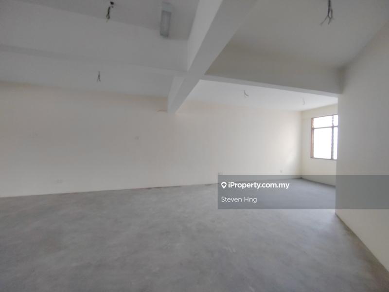 For Rent - Lintang Batu Maung main road 1st or 2nd floor shop office bare unit