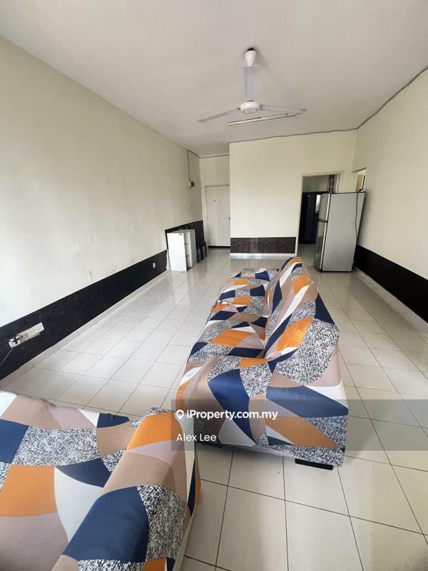 Apartment for Rent in Pangsapuri Lagoon Perdana by Alex Lee - Living Room - iProperty.com.my