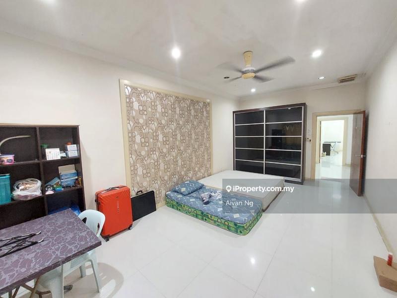 Rumah Berkembar untuk Dijual di Taman Taming Indah, Bandar Sungai Long oleh Aivan Ng - iProperty.com.my