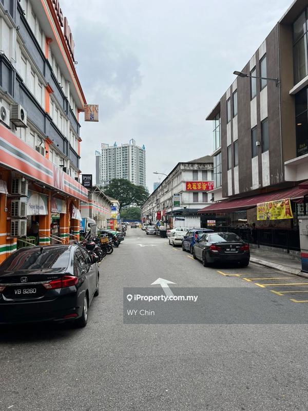 For Sale - 3 STOREY CORNER MAIN ROAD FRONTAGE ROi 4.7% ,DESA PETALING