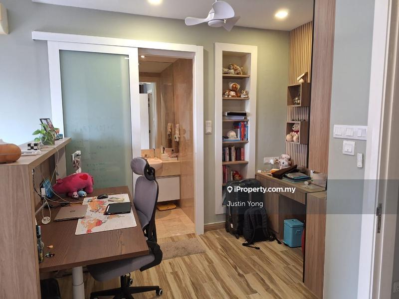 For Sale - Ara Hill Condominium