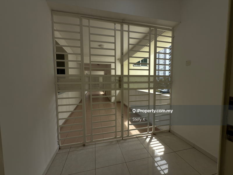 Condominium for Sale in The Waterfront Condominium by Stefy K - iProperty.com.my