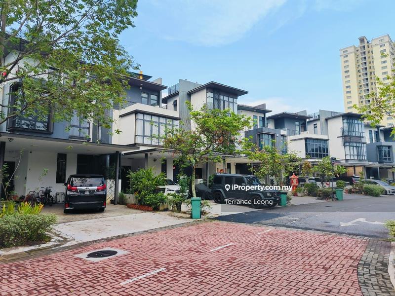 Rumah Berangkai 3 Tingkat untuk Dijual di Serdang, Seri Kembangan oleh Terrance Leong - iProperty.com.my