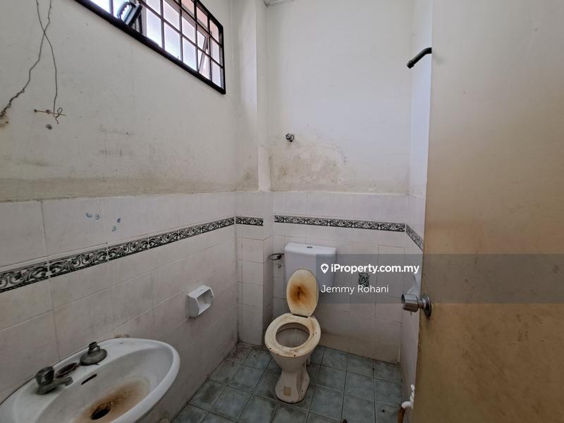 Rumah Berangkai 2 Tingkat untuk Dijual di BBN, Nilai oleh Jemmy Rohani - iProperty.com.my