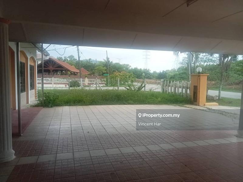 Bungalow House for Sale in Taman Desa Bayu, Lumut by Vincent Har - iProperty.com.my