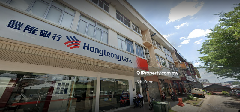 For Rent - Grond Floor Shop Facing Main Road