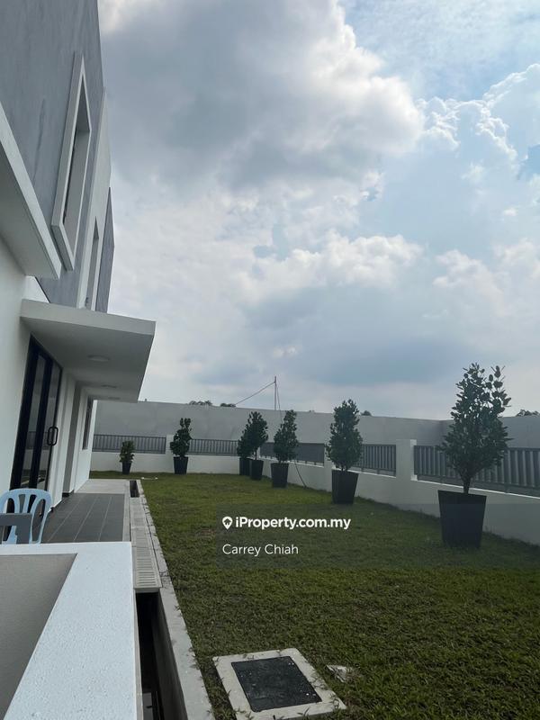 Rumah Berkembar untuk Dijual di Lake Side Residence Puchong, Puchong oleh Carrey Chiah - iProperty.com.my