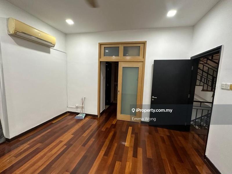 Rumah Berangkai 3 Tingkat untuk Dijual di Valencia, Sungai Buloh oleh Emma Wong - iProperty.com.my