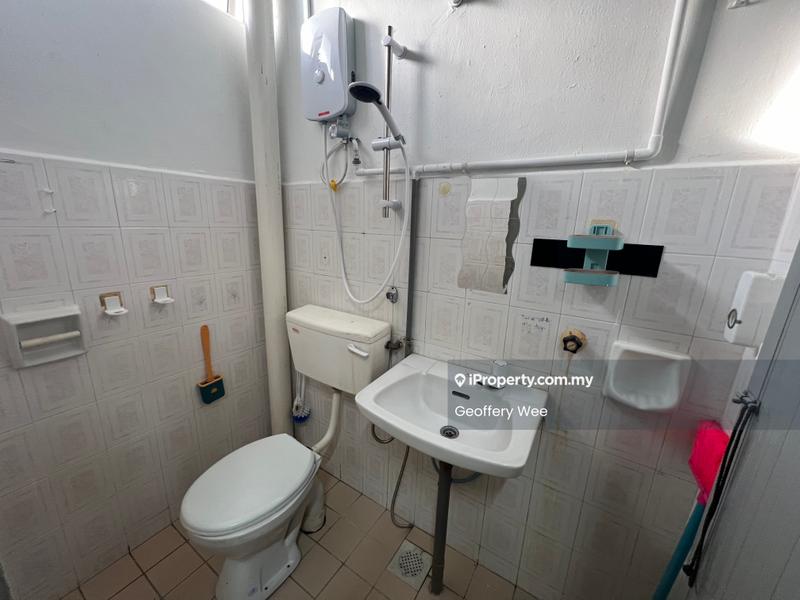 Pangsapuri untuk Disewa di Pangsapuri Bakti oleh Geoffery Wee - Bathroom - iProperty.com.my