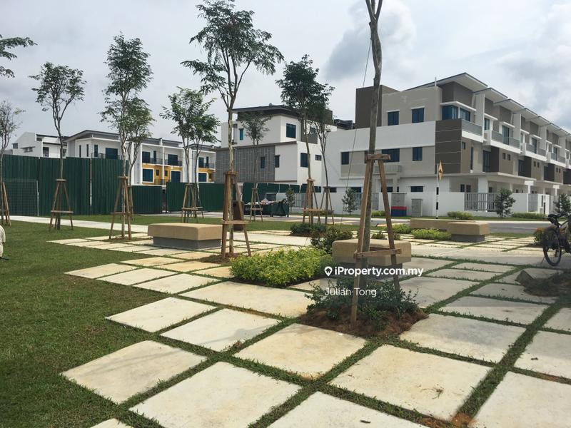 Rumah Berkembar untuk Dijual di Setia Utama, Setia Alam oleh Julian Tong - iProperty.com.my